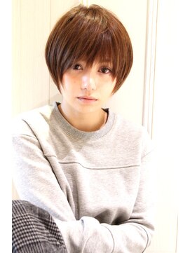 レウナ 外苑前(Reuna) 大人可愛い小顔ショート　マッシュ　シルエットが綺麗
