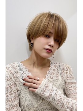 イヴォークトーキョーオーサカ(EVOKE TOKYO osaka) 20代30代おすすめヘア 耳かけショート 内巻きのみ簡単セット