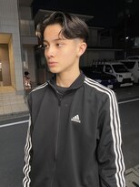 ソラ 表参道(SORA)&nbsp;ニュアンスパーマ、センターパート、刈り上げスタイル