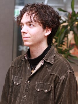 メンズサロン ブロック(Men's Salon bloc) プードルパーマ　外国人風パーマ　センターパート　強めパーマ