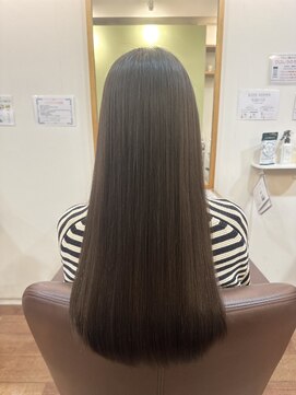 フリージア(freesia) 髪質改善トリートメント/ツヤ髪ロング/ヘッドスパ