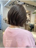 切りっぱなしボブ外ハネ外国人風ボブヘーゼルベージュアッシュ