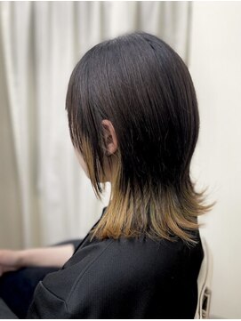 ティーズヘアイナガキイヴピアジェ ウルフカット＿くびれ＿スッキリ