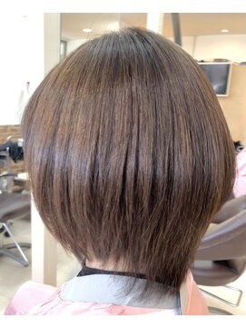 カットハウス はさみの部屋 大人女性/ショートレイヤー/縮毛矯正/艶カラー/シアーベージュ