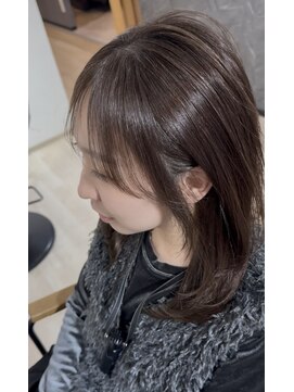 エメ(aimer) 顔まわりレイヤーカット/グレージュカラー