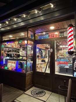 ヘアーデザイン スワロー(hair design Swallow)の写真/歴20年以上のオーナースタイリストを独り占めできる、オールドアメリカンなプライベート空間【SWALLOW】♪