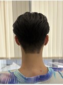 短めセンターパート/刈り上げ/ワンカールパーマ