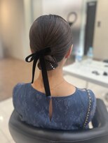 ブラン バイ アールオー(Blan by Ro)&nbsp;【結婚式お呼ばれヘアセット】シニヨンアレンジ×パールシール