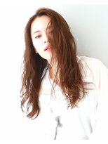 アイビー(Ivy)&nbsp;低温デジタルパーマで動きをつけた無造作ウェーブ