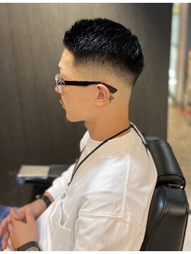 フランクスバーバー アンド ビアークラブ(FRANK'S BARBER and BEER CLUB) ショートレイヤーかき上げサイドパートショート