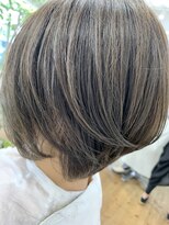 ボーイイーエックスティー(boyext) 前下がりのショートボブ