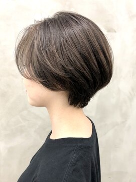 ソーコ 渋谷(SOCO) 大人かわいい前下がりハンサムショートモカベージュ（徳竹）