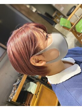 インス(ensue) 京都 ショートヘア 耳かけショート 艶カラーピンクベージュ 中島