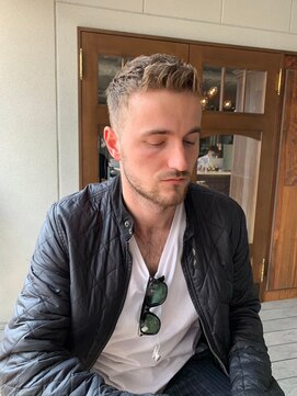 ザマンリバレッジニューヨーク(THE MAN LeverageNewYork) 大人海外アーミーミリタリーショートフェード：尾上　雄輝