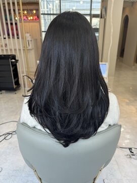 マリアバイアフロート(Maria by AFLOAT) 【レイヤーカット/ふんわりヘア/暗髪】