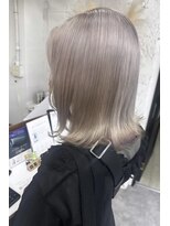 リア(riah)&nbsp;ハイライトカラーミルクティーベージュレイヤーカット