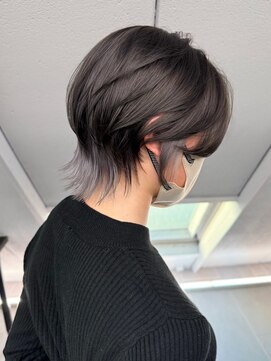 ロイス 神宮前(ROIS) シルバー×グレーのインナーカラー