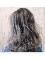 カルフール ロコ 草加西口店(Carrefour LOCO) マットアッシュ・ハイライト