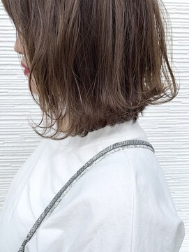 ハンズクラン(HANDS CLAN) ベージュカラー × 外ハネボブ