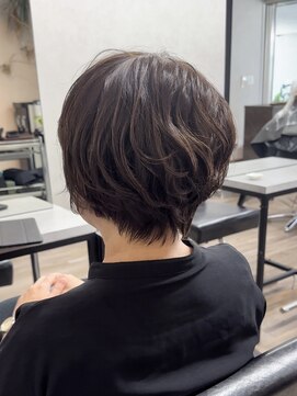 ヴィフ 大船(VIF) ショートヘアショートボブカット白髪ぼかし脱白髪染め大船駅鎌倉