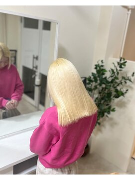 カリーナ(CARINA) ホワイトカラー/ブロンド/艶髪