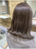 スモーキーグレージュ