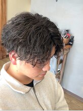 ベッロ(Bello) 力強いスジ感で魅せる、しっかり波巻きパーマ