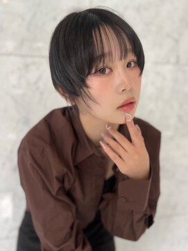 ユーフォリア 渋谷グランデ(Euphoria SHIBUYA GRANDE) 前下がりショート前髪長めハンサムショート黒髪ショート前髪あり