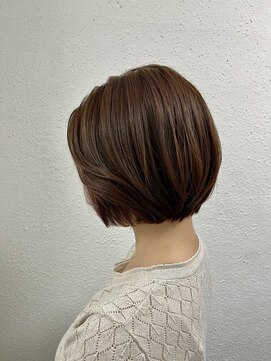 ジェナ(Jena) 伸ばし中でもバランス良く◎ショートボブ