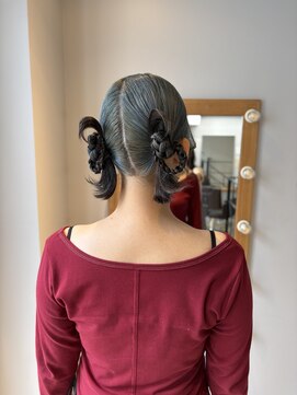ヌープヘアーアイス(NUUP.hair ici) 秋冬のお呼ばれヘア◎艶髪ツインヘア×編み込みリボンアレンジ