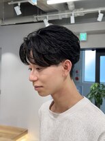エース(ACES)&nbsp;毛流れセンターパートニュアンスパーマフェザーパーマ刈り上げ