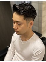 フランクスバーバー アンド ビアークラブ(FRANK'S BARBER and BEER CLUB)&nbsp;くせ毛風パーマかき上げフェードサイドパートショート