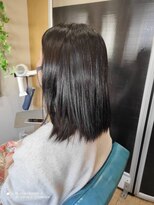 カラクリビショウ(Kara-Kuri Bisho)&nbsp;鎖骨下ヘアスタイル