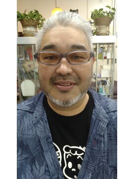 ワタナベ理容室 スキンフェード＋マンバンヘア