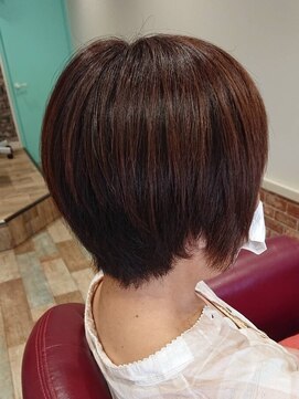 ヘアーメイクルーム ラルジュ(Hair Make Room Large) すそスッキリ大人ショートヘア