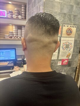 銀座マツナガ 神田店 短髪スキンフェード震災刈りアイロンパーマベリーショートメンズ