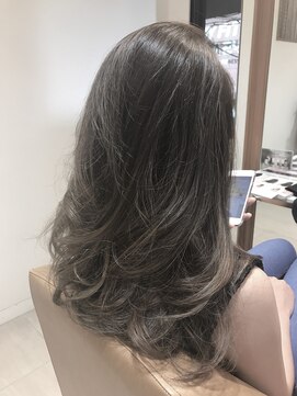 レア(l'ea) グレージュ