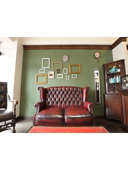 おしゃれな店内で美意識もUP♪女性スタッフのみのプライベートサロンで髪の悩みも相談しやすい◎