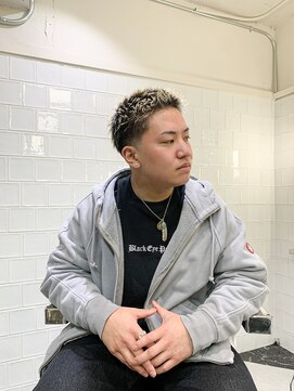 メリケンバーバーショップ フクオカ(MERICAN BARBERSHOP FUK) フェザーパーマサーフカール刈り上げセンターパート