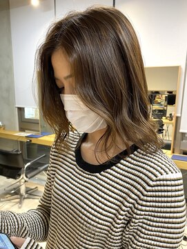 エリマバイフィフス 調布(elima by fifth) 調布イルミナカラーレイヤーボブウルフショートカットベージュ