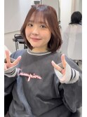 レイヤーボブとピンクブラウンでピース