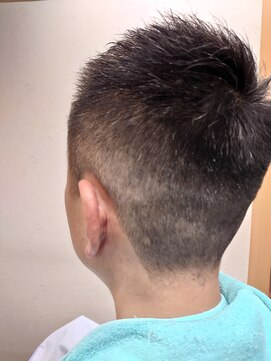 ヘアーカットデザインサロン スマッシュ 田町店(Hair cut design salon Smash) ソフトモヒカン バーバー フェード  ビジネス ベリーショート
