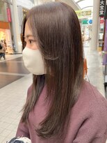 ニフティ(NIFTY)&nbsp;レイヤー＋オリーブカラー/顔周りレイヤー/熊本/上通