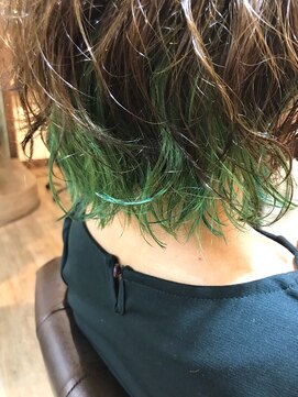 アティック(attic) ミディアム/ロング/レイヤーカット/ケアブリーチ/インナーカラー