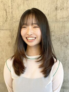 ハーフアンドハーフ(HALF and HALF) レイヤーカット/地毛風ストレート/顔まわりカット