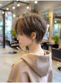 耳掛けフェザーショート
