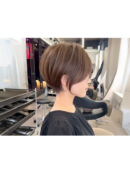 《自宅でもサロンのような仕上がりを再現できるショートボブ》360度見ても綺麗なシルエットのショートヘア