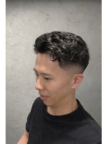 ワンワンオー バーバーショップ 長浜店(@110 BARBER SHOP) サイドパート × スキンフェード