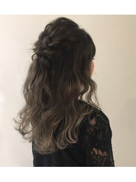 パーティ ヘアセット ハーフアップ編み込みヘアアレンジ