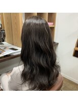 クネア(kunea)&nbsp;ゆるふわパーマ/透明感/プラチナグレージュ